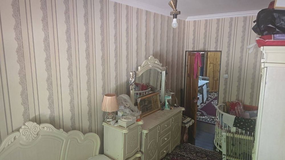 Юнусабад 8 квартал. Продается квартира 2/1/4