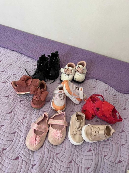 Papuci fetite  purtati , dar in stare buna