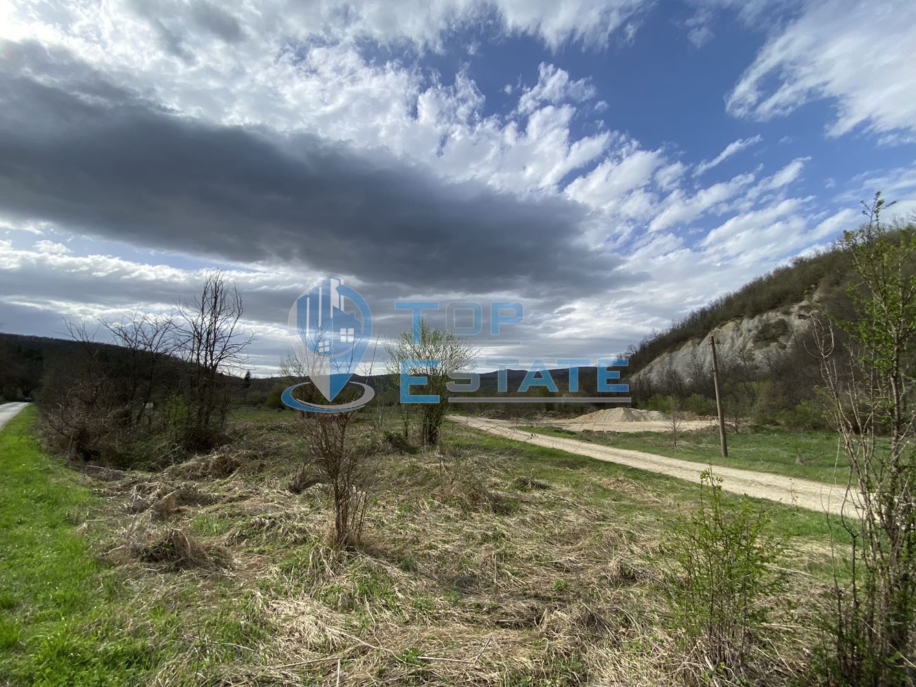 Парцел 24 207 кв. м със стопански постройки в с. Марян, област Велико