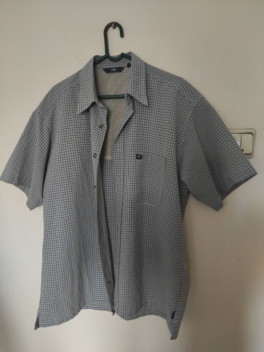 Cămăși cu mânecă lungă și scurtă, diferite mărimi, diferite modele, cu