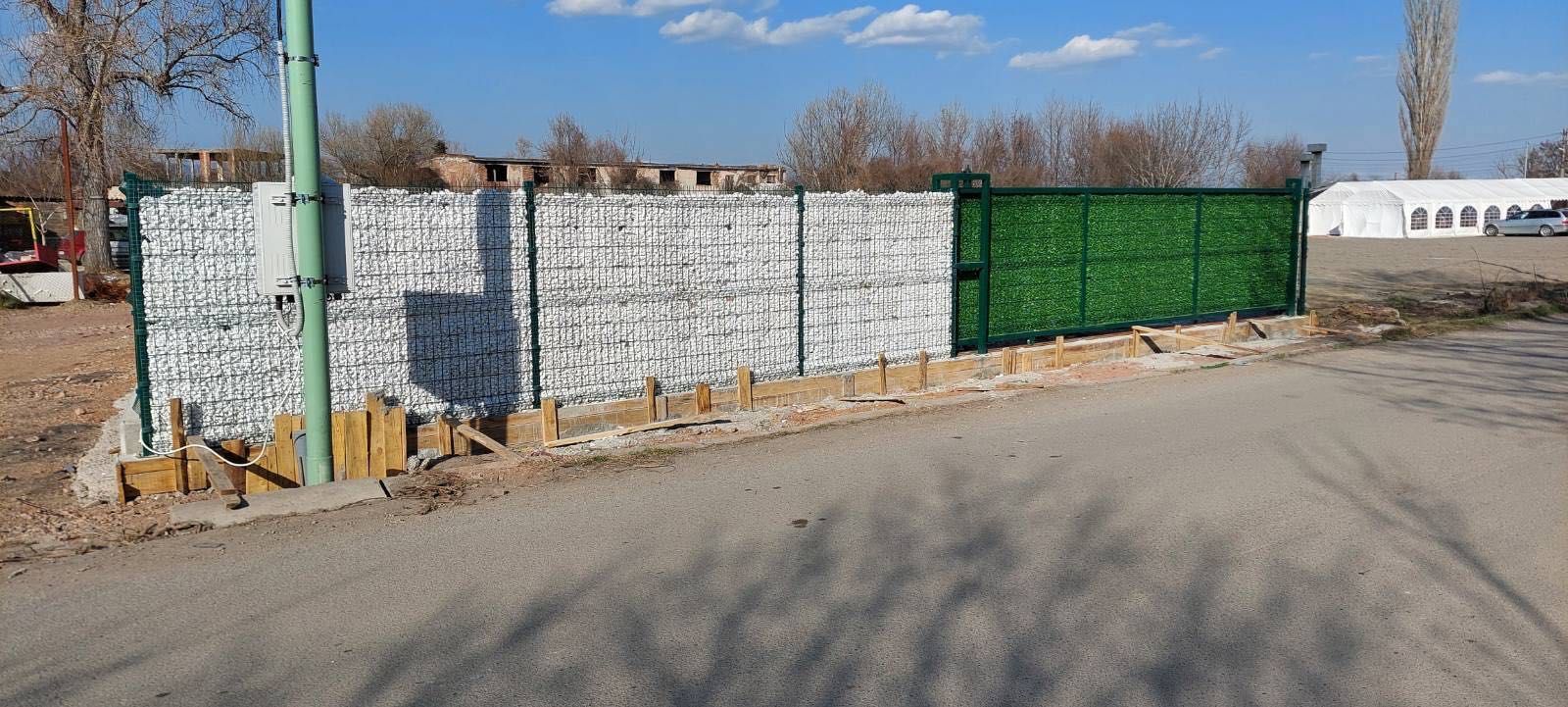 Оградни пана, колове, декоративна мрежа, вратички