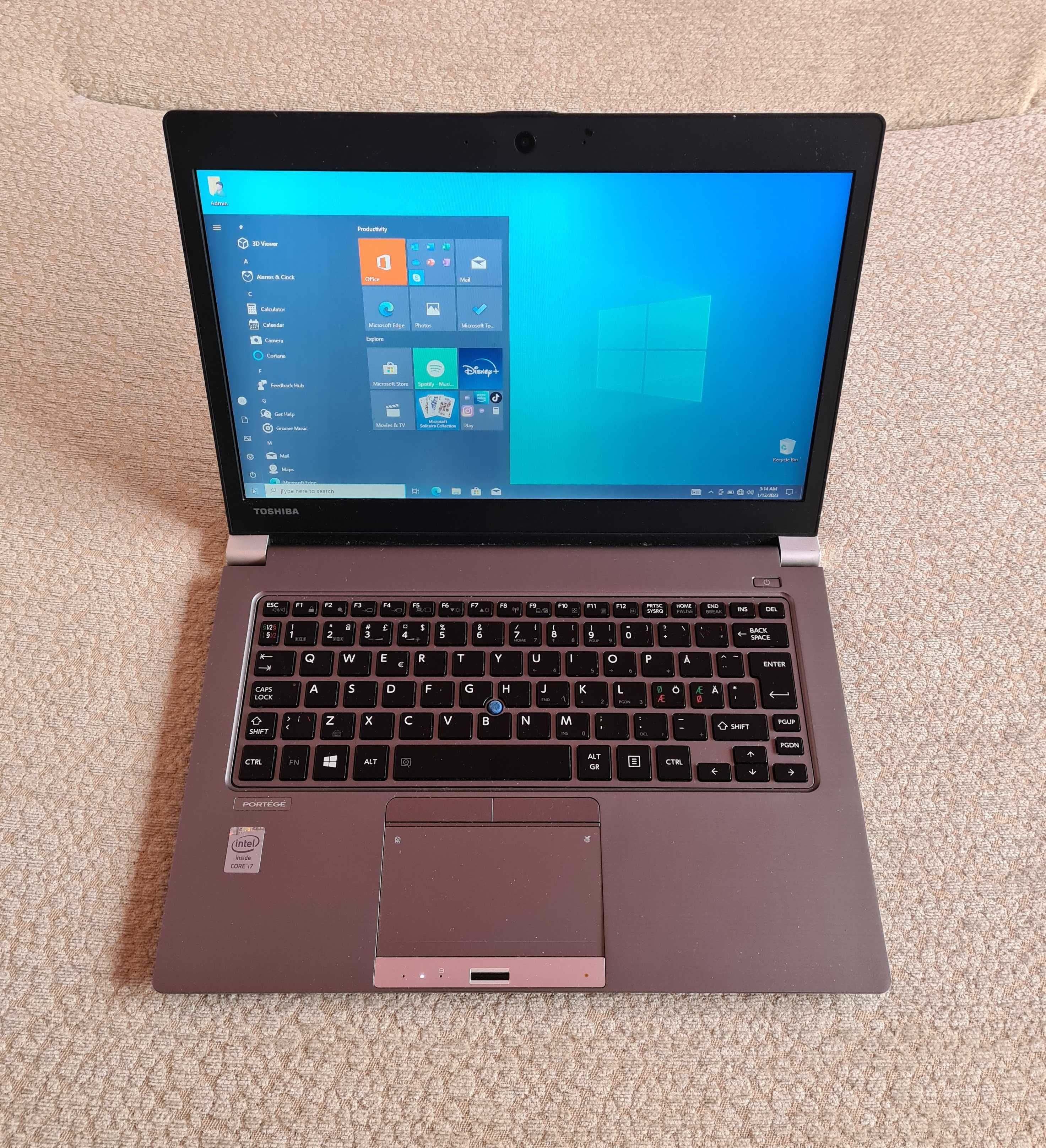 Laptop Slim Toshiba 13" Full HD, i7-4500u, 8 GB, SSD 256 GB Tst lumina