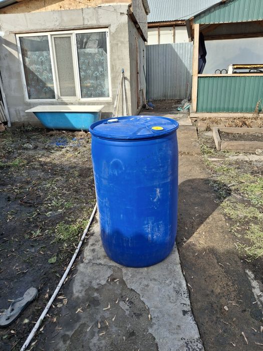 Продам бочку двухсотлитровую