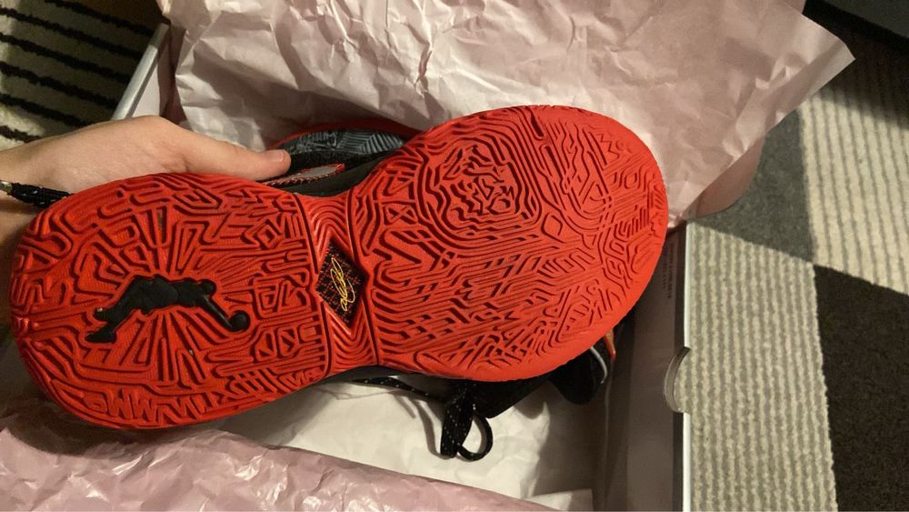 Nike Lebron XX (20) - copii marimea 38.5