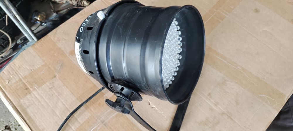 Светодиодный RGB прожектор PAR56 для сцены и танцевальных площадок 
Ко