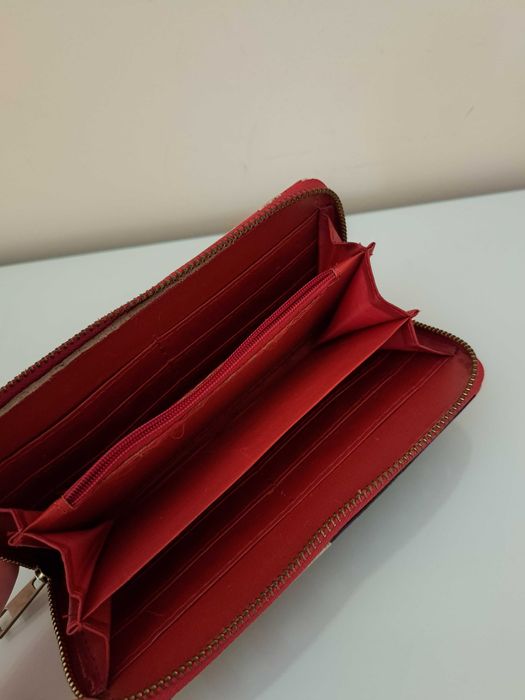 Дамски портфейли