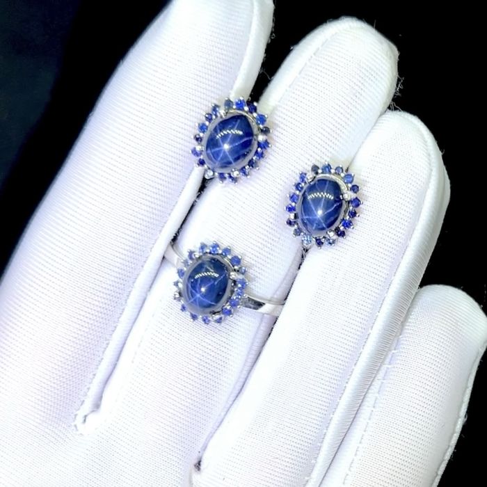 Комплект с натуральными заездчатыми Сапфирами