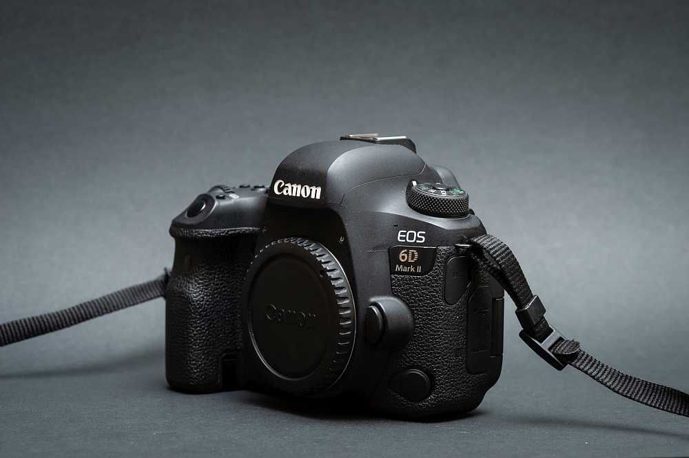 Vând aparat foto Canon 6D Mark II, cu senzor fullframe, 6D m2, body