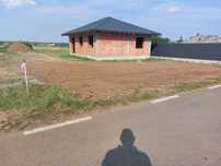 Proprietar vând casă la roșu și teren 615 mp + cota drum 90mp