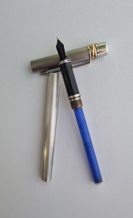 Stilou les must de Cartier penita aur alb 18k