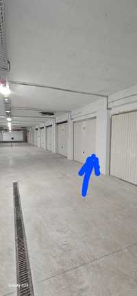 Подземен гараж срещу магазин Алати