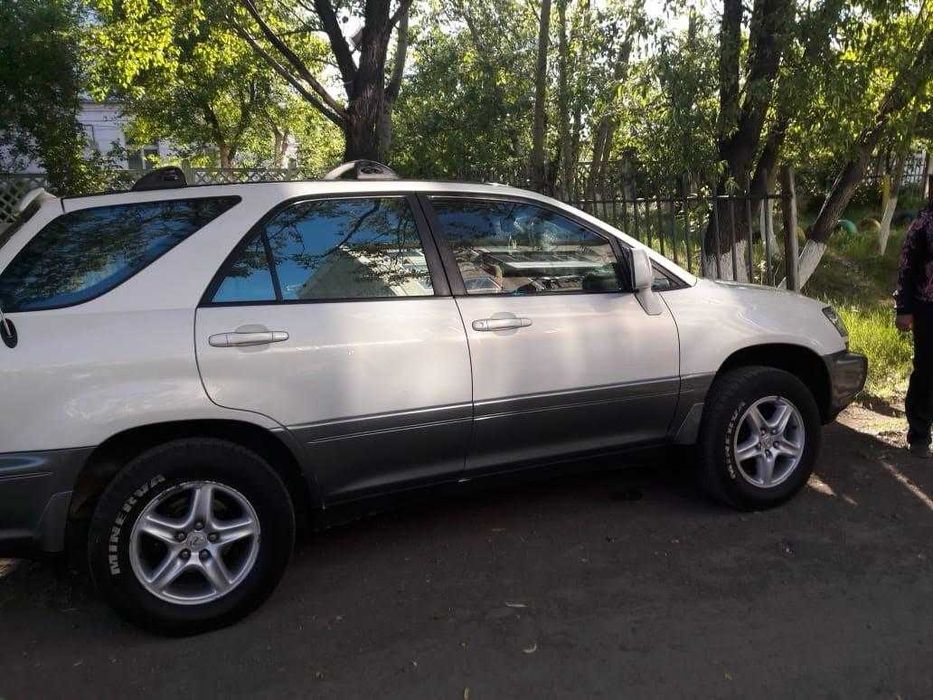 Продам лексус 300