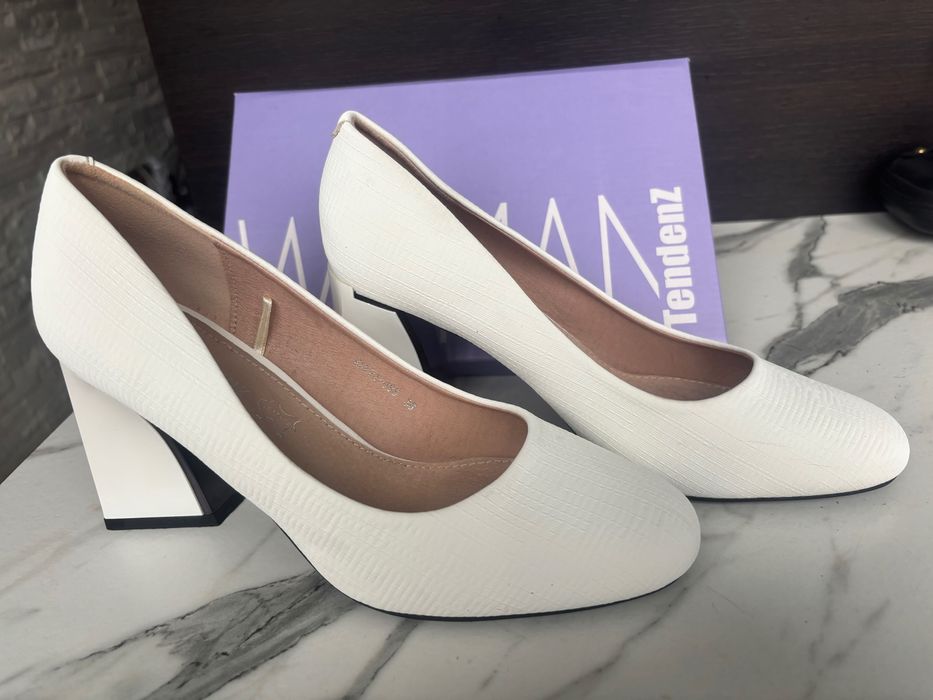 Дамски обувки на висок ток