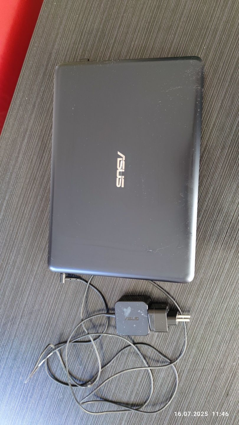 Лаптоп ASUS L402W