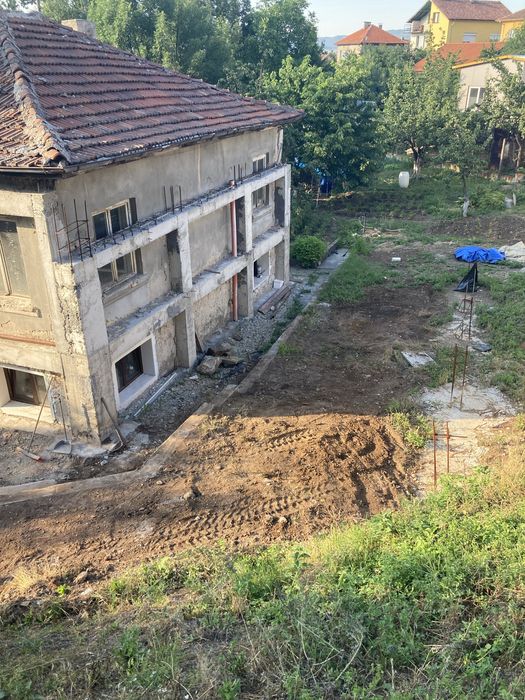 Чистене на дворове