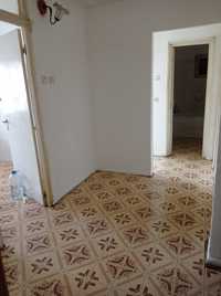 Vând apartament 2 Camere decomandat, Mogador bloc J7 etaj 2 . Elibera