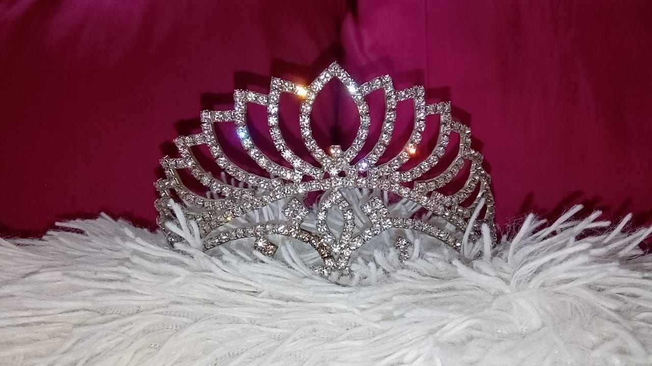 Diademe pentru evenimente sau accesorii pentru poze