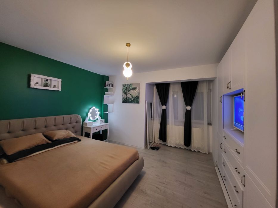 Vand apartament cu 2 camere si parcare privata
