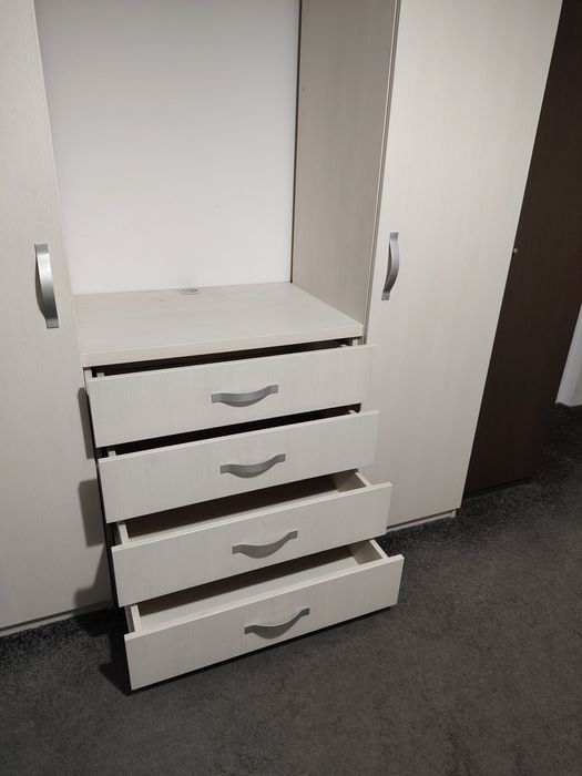 Dulap dormitor maro cu alb!