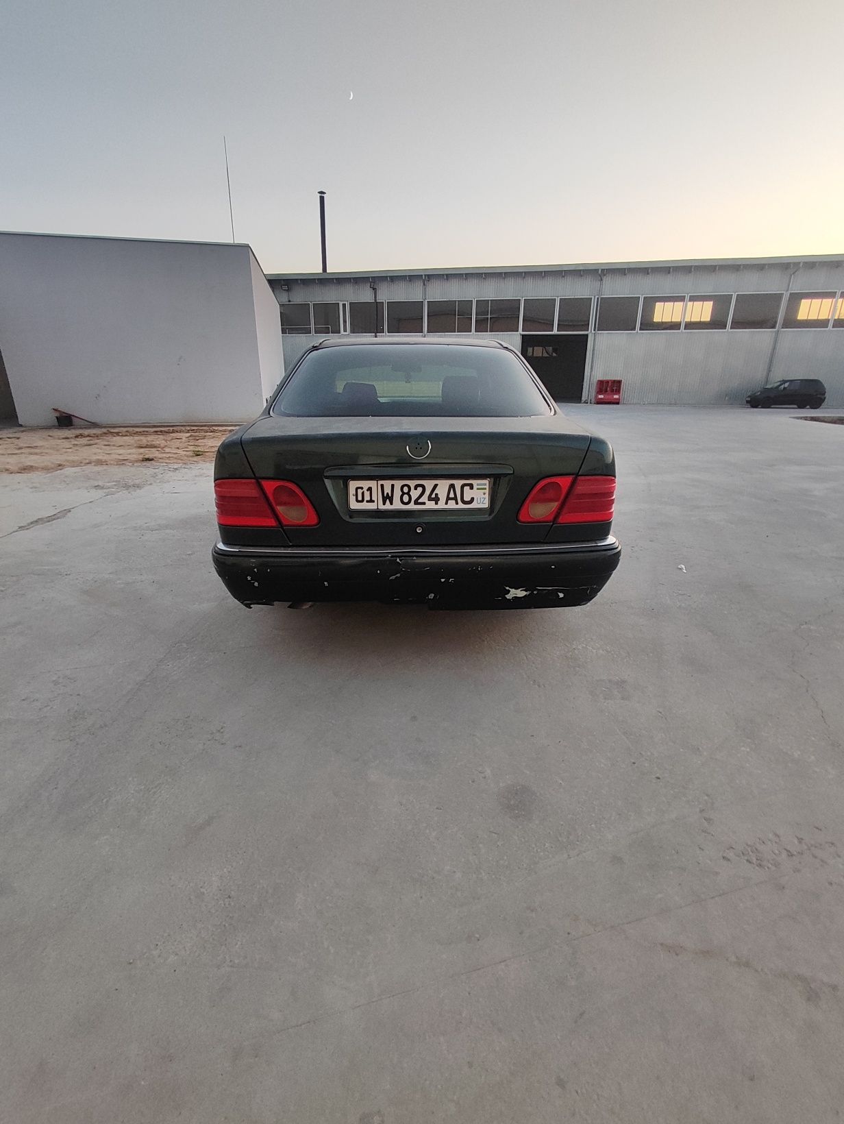 Mercedes 210 3.2 mator.  Srochna