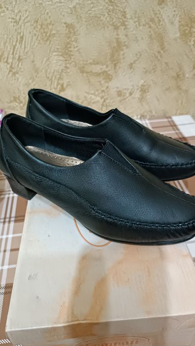 Продам женские туфли