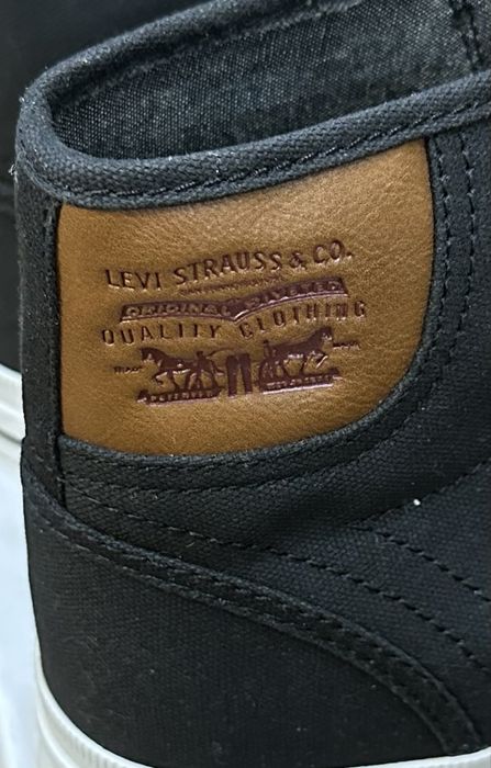 Оригиналыные мужские кеды Levi’s из Америки  мужчкая обувь