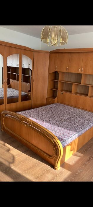 Închirierez Apartament la casă