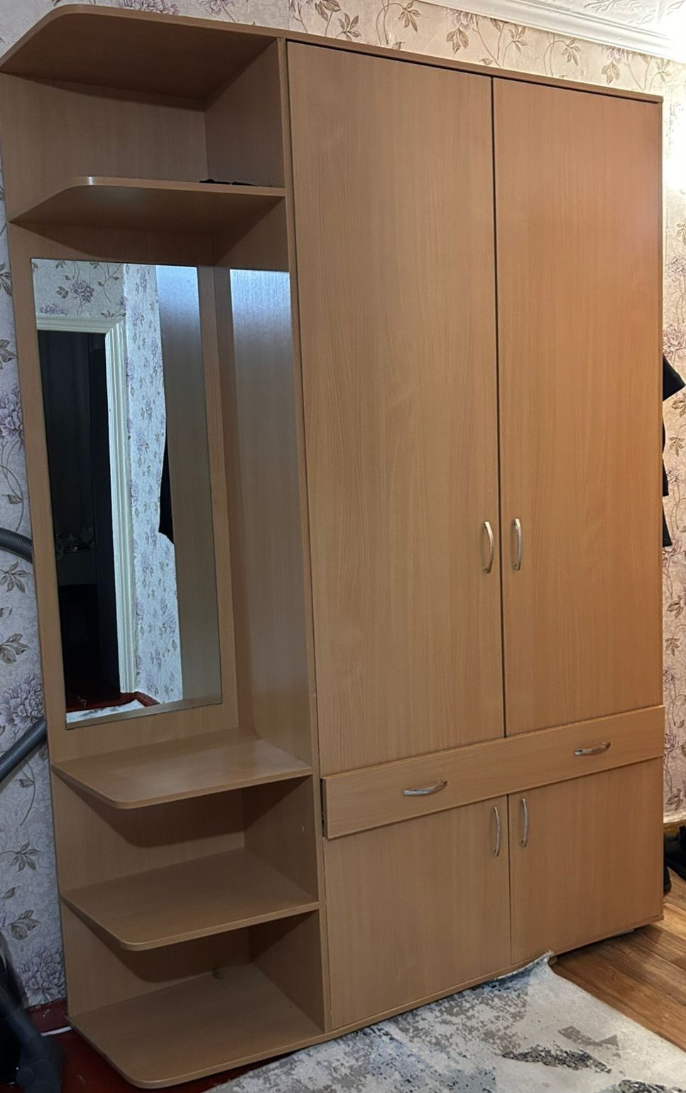 Продам прихожый шкаф