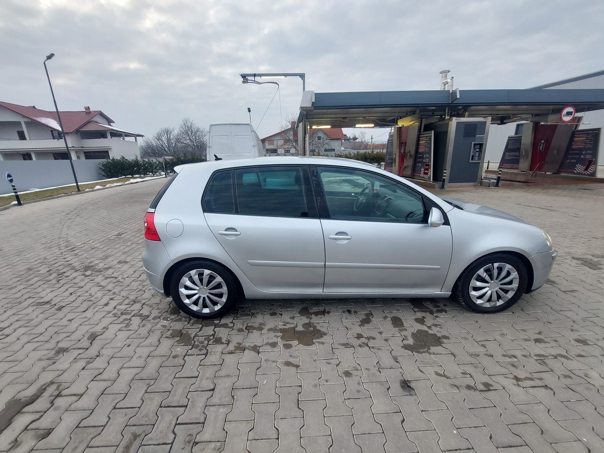 Golf 5         .