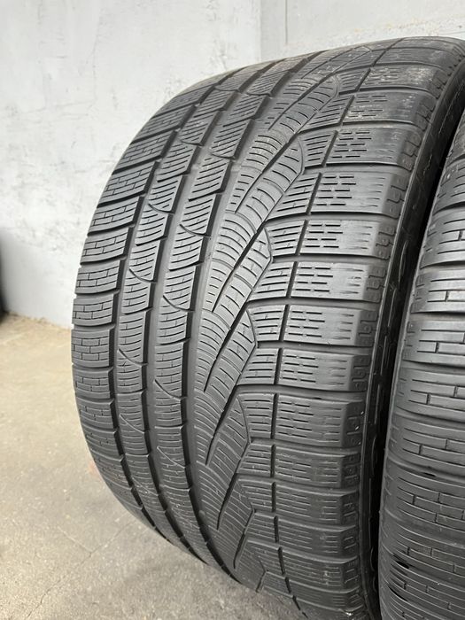 2 бр. зимни гуми 305/30/20 Pirelli 6 mm DOT 3617