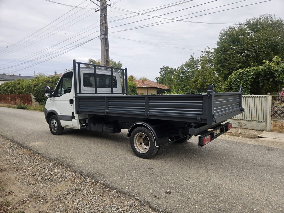 Iveco basculabil pe trei parti
