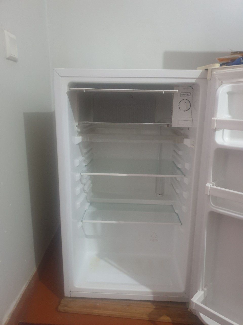 Mini Xaladelnik sotiladi xolati va ishlashi yaxshi