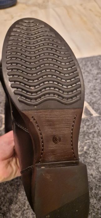 Vand ghete dama imblanite, mărimea 39, purtate o data