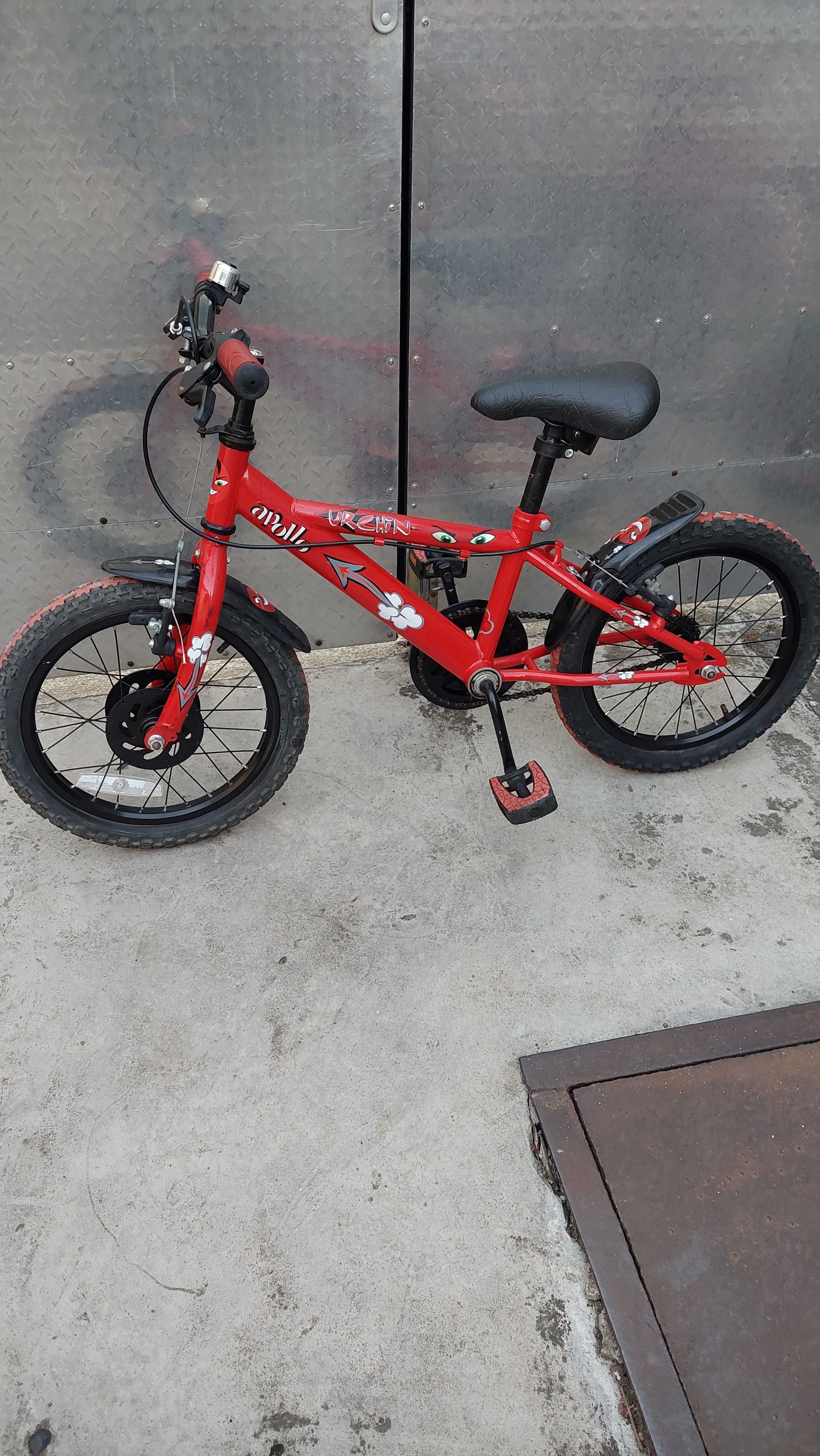 Vind bicicleta in stare foarte buna cu roti de 16 inch