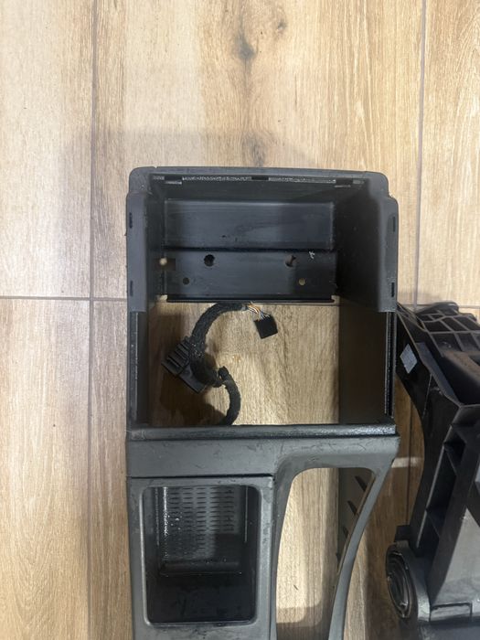 Подлакътник с барче за БМВ е46