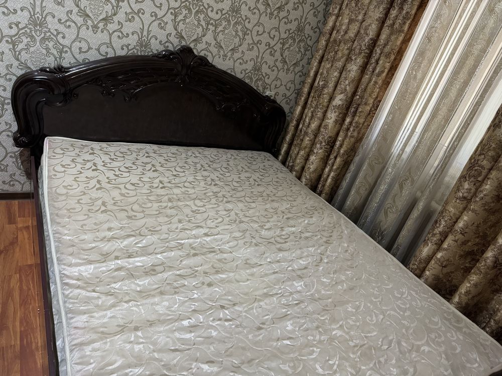 Двуспальный диван с матрасом