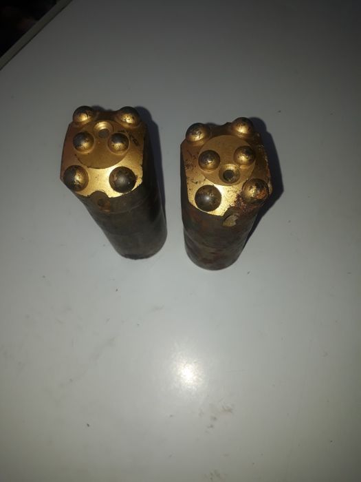 Продам коронки буровые номер 32R-45R07  2 пары