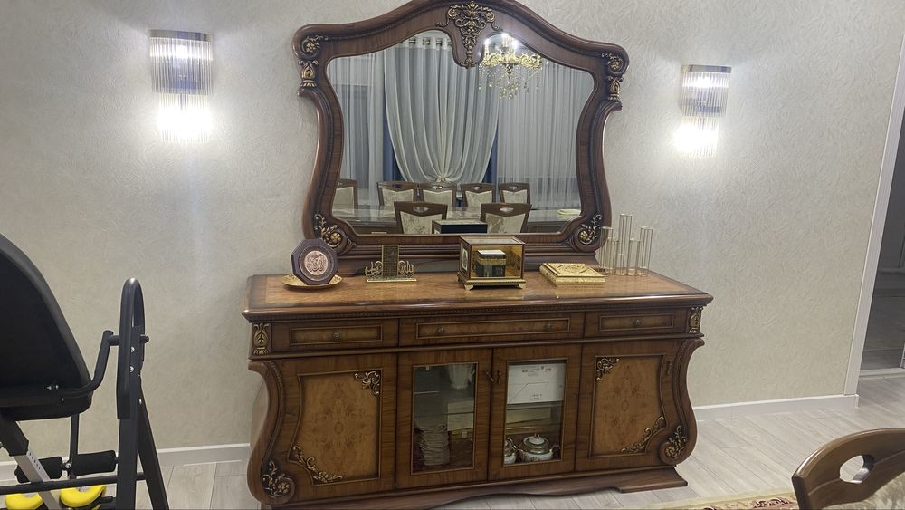Мебель с зеркалом,