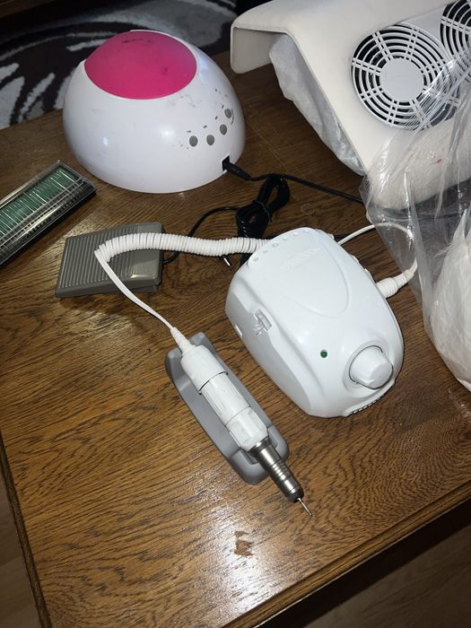 Manichiura freză, aspirator, lampă uv + multe altele