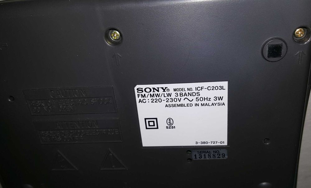 Compact desktop radio Sony ICF C203L LW/ MW/ FM  (Japan)