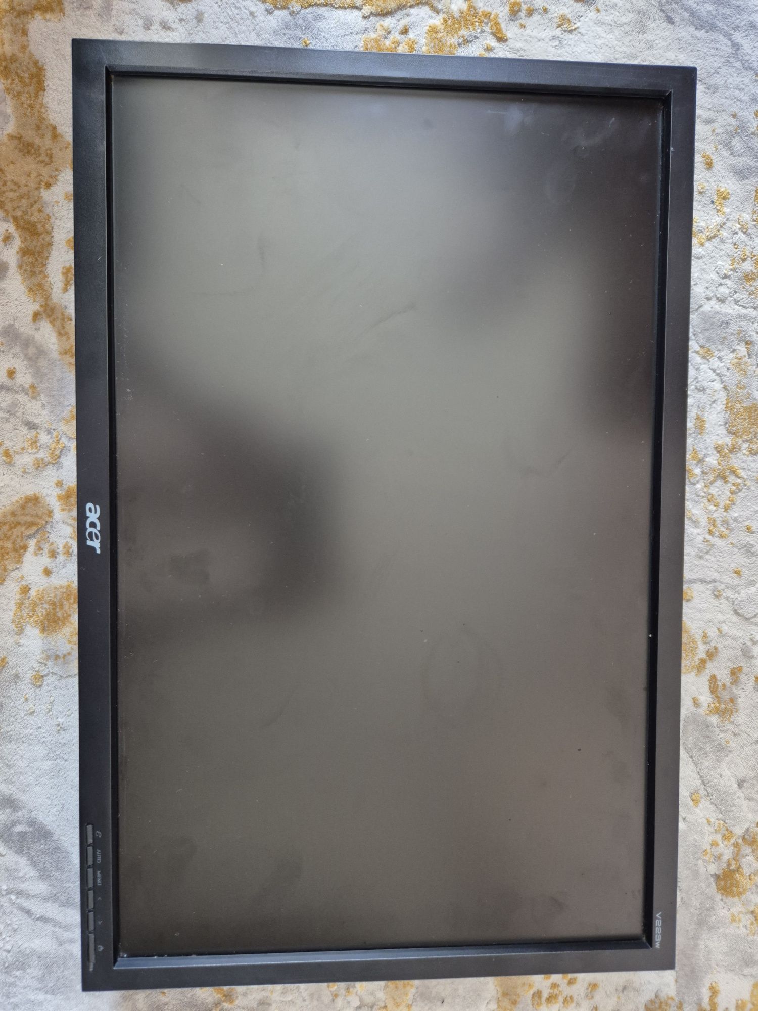Продам монитор acer v223w