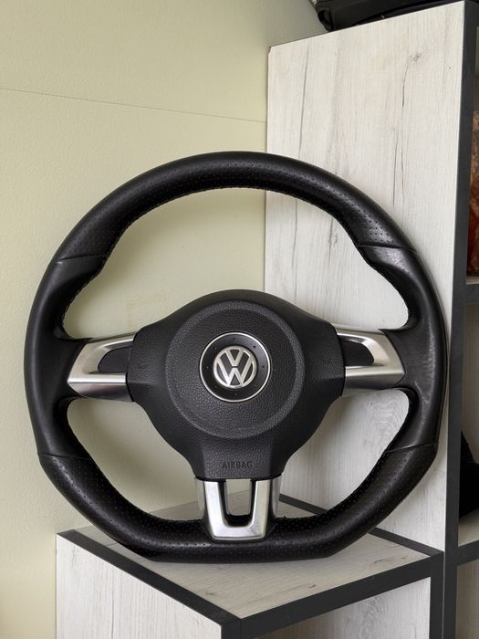 Продавам оригинален волан от VW SCIROCCO