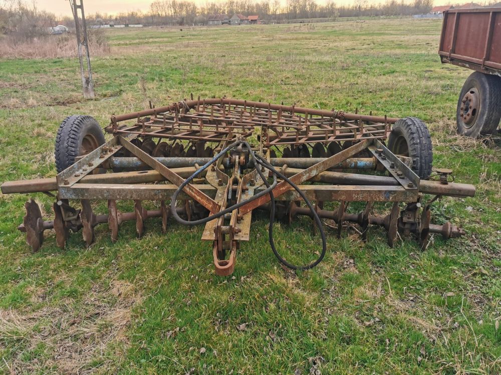 Vand utilaje agricole: TractorU650, Disc, Plug