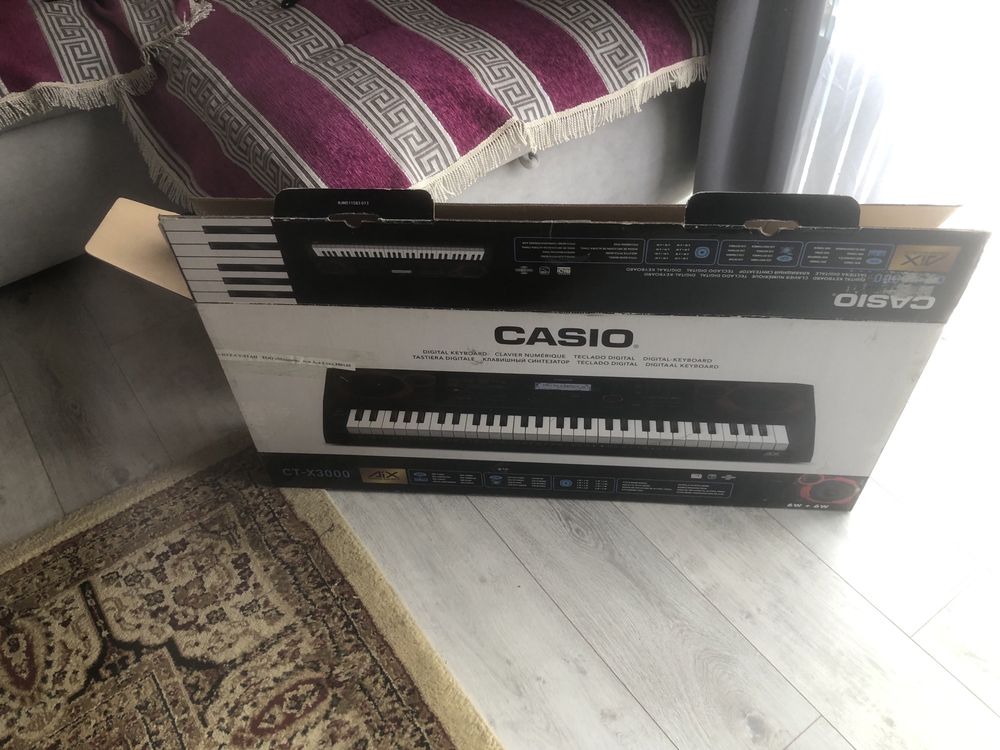 Продается синтезатор Casio