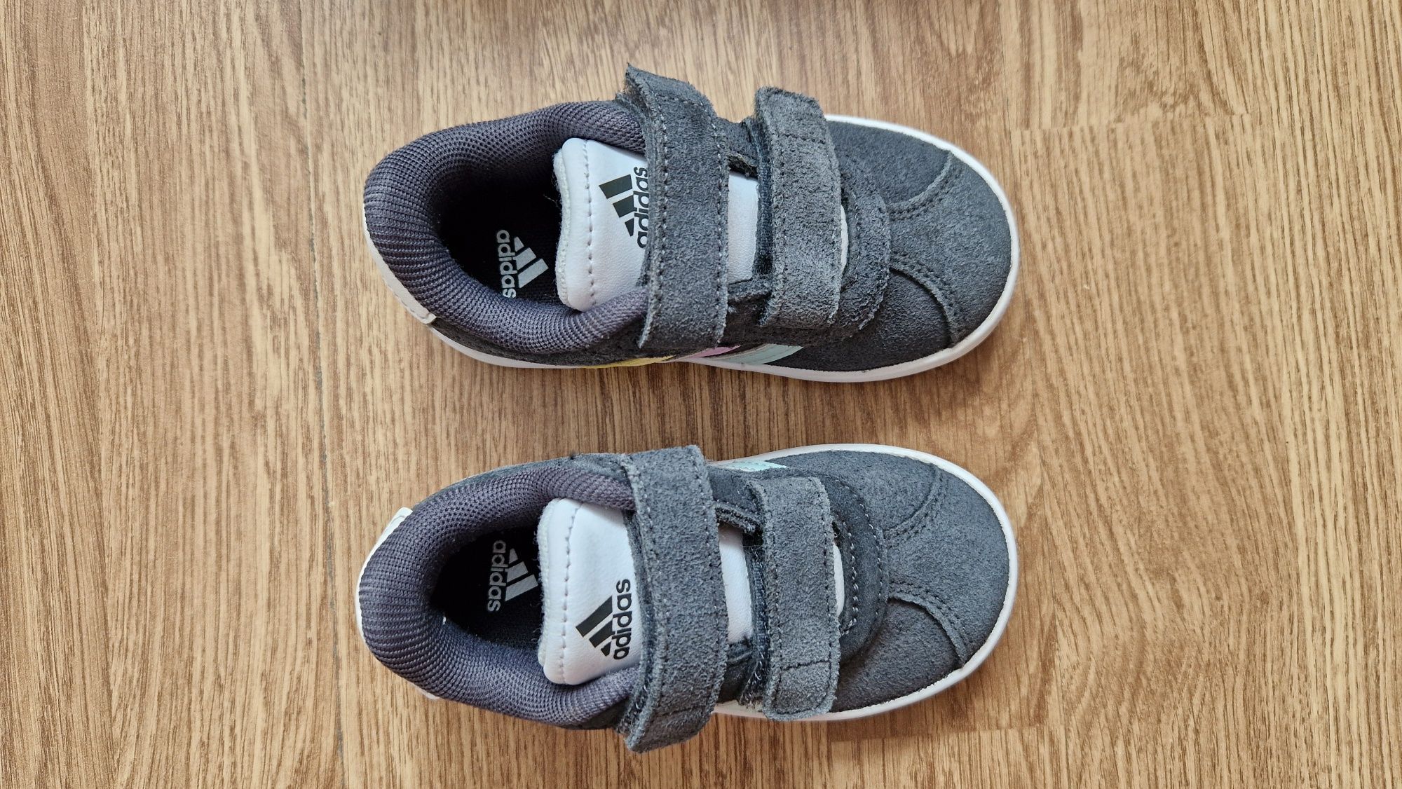 Маратонки Adidas, 22 номер
