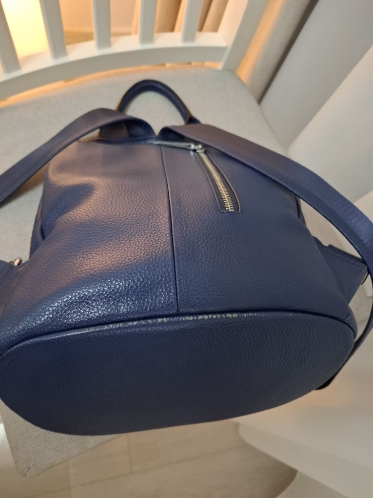 Vând Rucsac albastru din piele