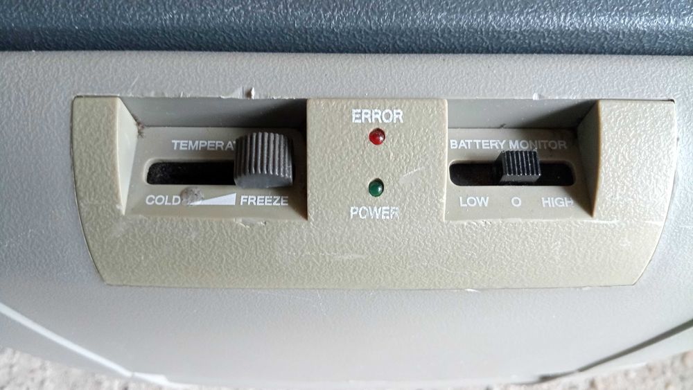 Компресорен хладилник WAECO за каравана/кемпер на 12/24 волта