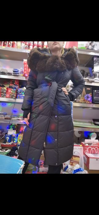 Geaca de iarna NOUA foarte lunga Neagra cu mănuși atașate fără degete