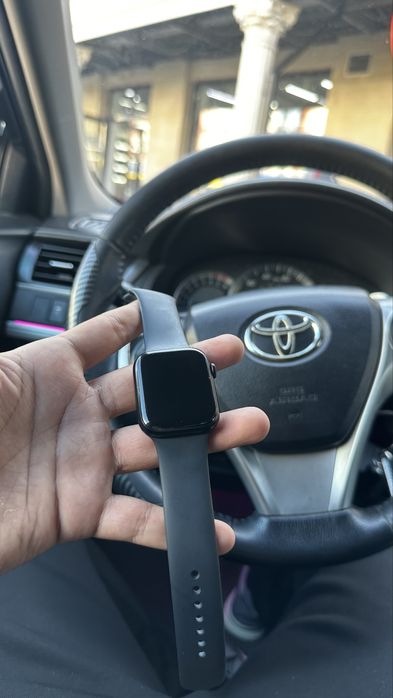 Apple Watch Series 8 45 мм Aluminum черный