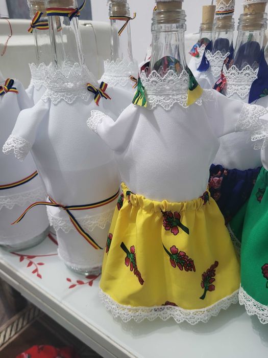 Vand sticle traditionale 25lei buc.